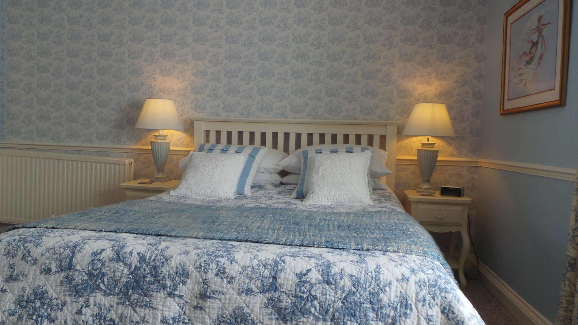 Comelybank Guesthouse Crieff Bagian luar foto